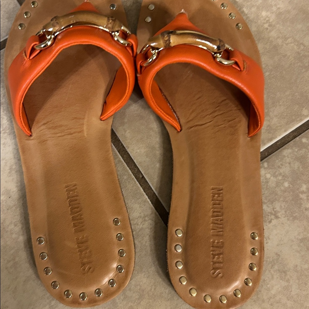 Steve Madden 7 Orange Leather Slides Sandals with Gold Detail - Picture 2 of 4